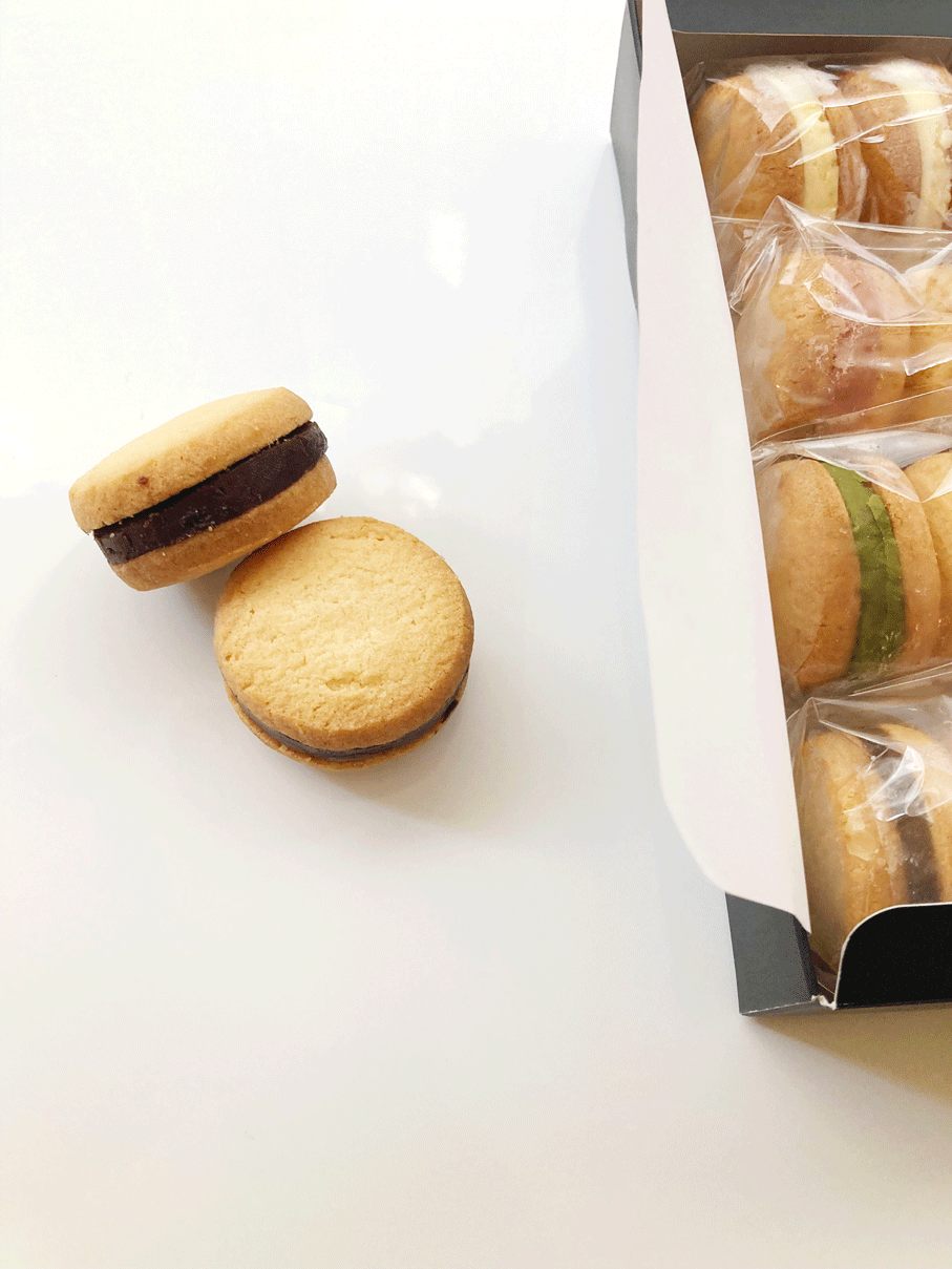 シンプルパッケージ（鎌倉）ギフトBOX8個入　[チョコ、ホワイト、抹茶、苺　各種2個]